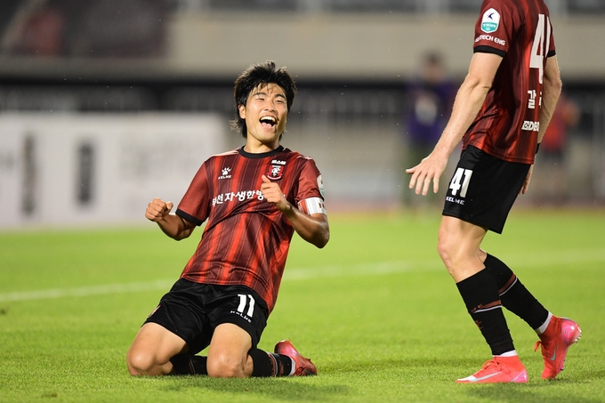 세레모니 하고 있는 박창준 (사진=부천FC1995)