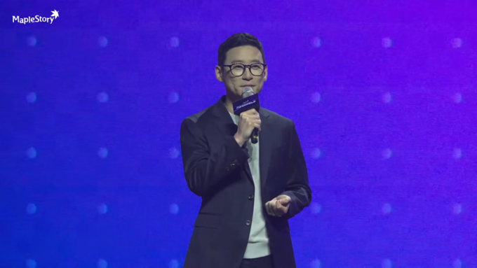 '어셈블' 쇼케이스에 참석한 김창섭 디렉터. (사진=메이플스토리 공식 유튜브 영상 갈무리)