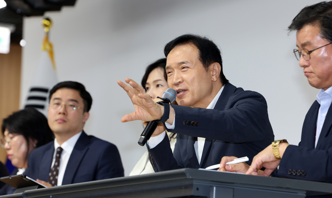 지난 18일 경기도교육청 남부청사에서 진행된 AI 서논술형 평가 시스템 발표 브리핑에서 임태희 경기도교육감이 발언하고 있다. (사진=경기도교육청 제공)