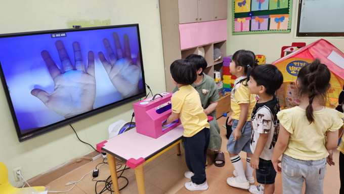 군포시보건소 어린이 손씻기 체험교육 모습. (사진=군포시 제공)