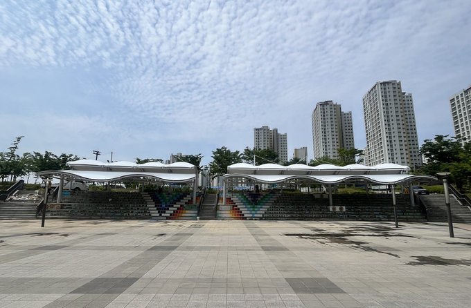 하남시, 미사호수공원 계단 광장에 설치된 조형쉐이드. (사진=하남시 제공)