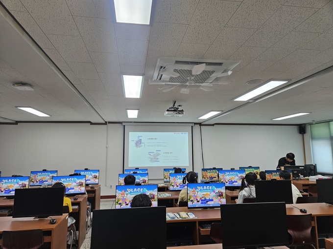 신흥초등학교 ‘도로명주소 메타버스 교육’ 모습 (사진=군포시 제공)