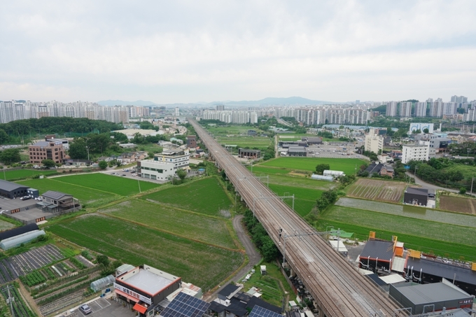 오산시 양산동~국도1호선 연결도로 왕복 6차선 도로로 확장 사업부지 전경. (사진=오산시 제공)