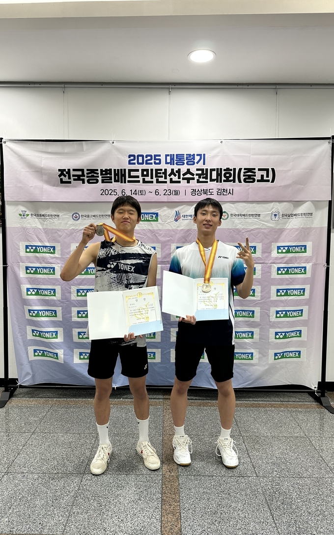 남고부 복식에 출전한 최한결(오산정보고 3학년), 이창학(오산정보고 3학년) 선수. (사진=오산시 제공)
