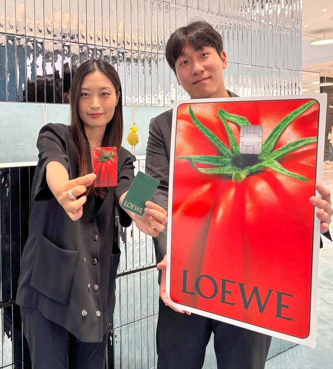 현대백화점카드, 로에베 한정판 1000장 선보인다