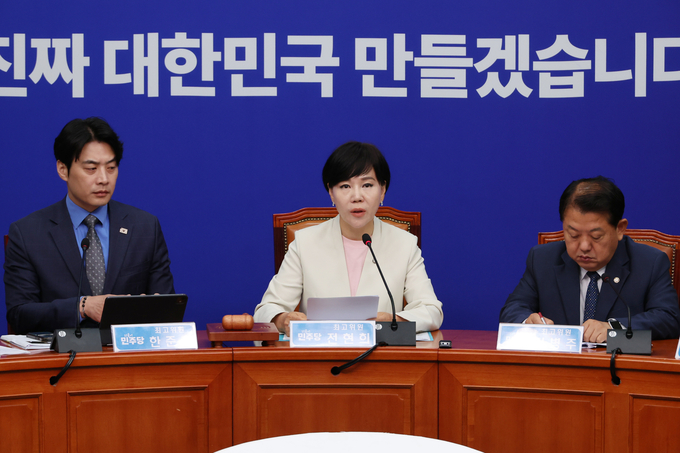 전현희 더불어민주당 최고위원이 25일 국회에서 열린 최고위원회의에서 발언하고 있다. (사진=연합뉴스)