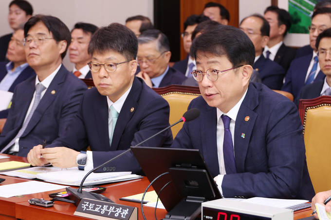 박상우 국토교통부 장관이 25일 국회 국토교통위원회 전체회의에서 2025년도 제2회 추가경정예산안 관련 위원 질의에 답하고 있다. (사진=연합뉴스)
