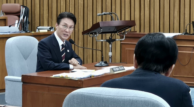 김민석 국무총리 후보자가 25일 국회에서 열린 인사청문회에 참석해 의원질의에 답하고 있다. (사진=김한별 기자)