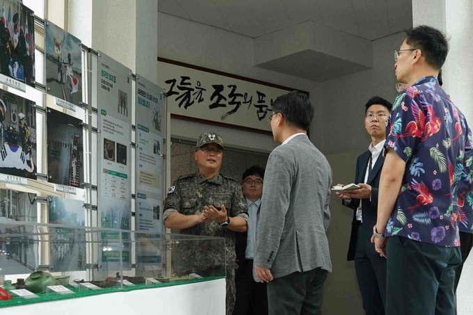 BBQ가 호국보훈의 달과 6·25전쟁 75주년을 맞아 국방부 유해발굴감식단에 치킨 300인분을 기부했다. (사진=BBQ 제공)
