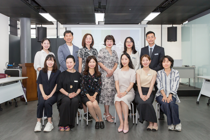 백남준아트센터 23기 신규 도슨트 단체사진. (사진=경기문화재단 제공) 