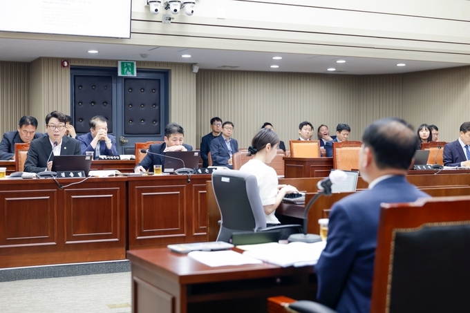 구리시의회 김용현 의원이 시정질문을 하고 있다.(사진=김용현 의원 제공)