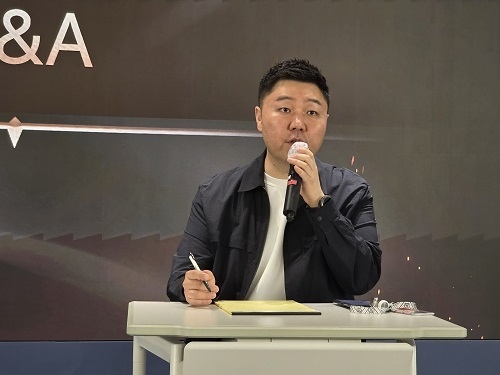 질문에 답변중인 김효재 엔엑스쓰리게임즈 총괄 PD. (사진=이효정 기자)