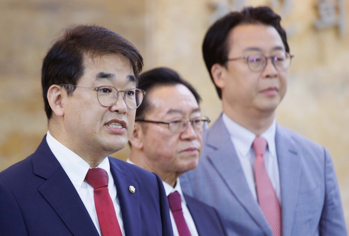 김민석 국무총리 후보자 인사청문특별위원회 국민의힘 간사를 맡고 있는 배준영 의원이 지난 26일 국회 로텐더홀에서 기자회견을 하고 있다. (사진=연합뉴스)