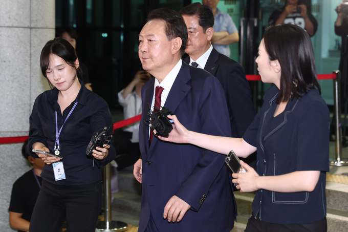  29일 윤석열 전 대통령이 12·3 계엄사태 관련 내란·외란 사건을 수사하는 조은석 특별검사팀의 소환 조사를 마치고 빠져나왔다. (사진=연합뉴스)