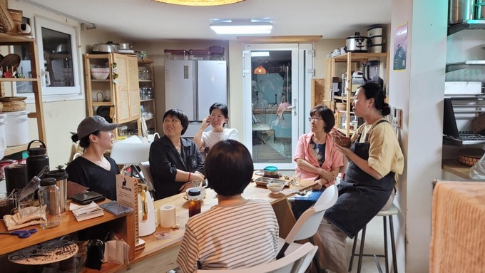 '컵이 없는 카페' 내부 전경. (사진=경기문화재단 제공)
