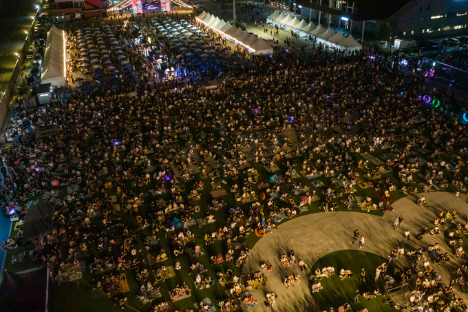 인천 개항장 일대에서 열린 ‘밤마다 인천 FESTA’ 행사에 많은 인파가 몰려 있다. ( 사진 = 인천관광공사 제공 )