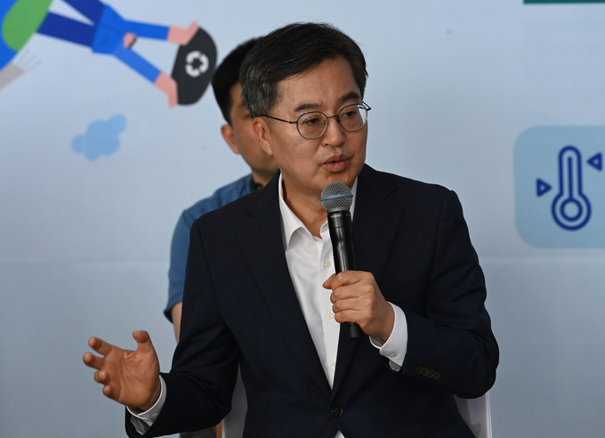 김동연 경기도지사가 30일 오전 시흥시 시흥에코센터에서 열린 경기도 기후도민총회 출범식에서 발언을 하고 있다.