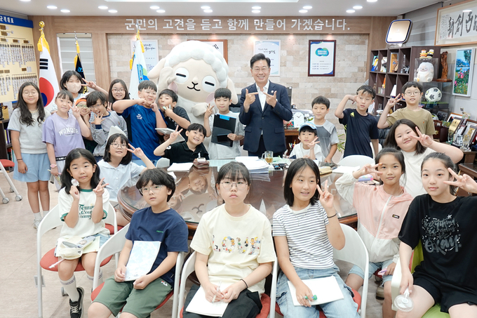 양평초등학교 학생들이 양평군청을 방문했다. (사진=양평군 제공)