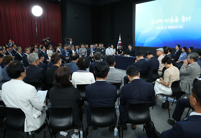 이재명 대통령이 지난 6월 25일 광주광역시 국립아시아문화전당에서 '광주시민·전남도민 타운홀미팅'을 하고 있다. (사진=연합뉴스)
