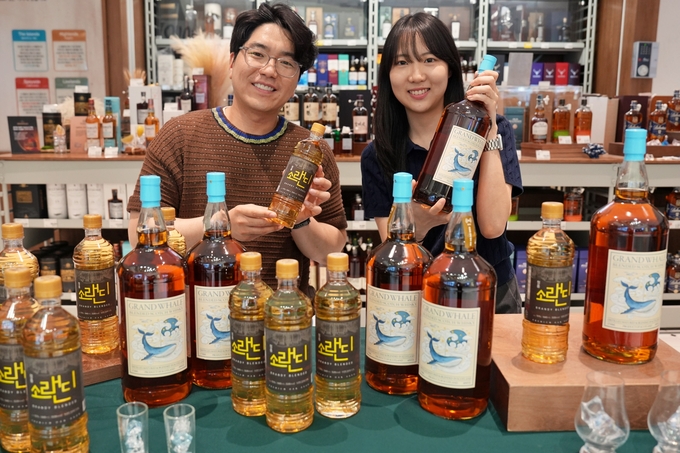 롯데마트, 홈술족 겨냥 가성비 주류 ‘소랜디’·‘그랑웨일’ 출시
