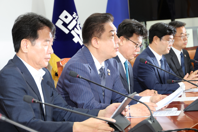 김병기 더불어민주당 당대표 직무대행 겸 원내대표가 1일 서울 여의도 국회에서 열린 원내대책회의에서 발언하고 있다. (사진=연합뉴스)