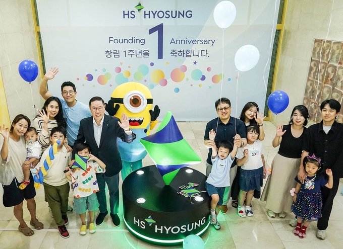 HS효성이 창립 1주년을 맞이하여 지난 28일 임직원 자녀들을 초청해 패밀리데이를 진행했다. 조현상 HS효성 부회장은 (주)효성 산업자재PG장 시절부터 지금까지 10여년 간 패밀리데이를 진행하고 있다. (사진=HS호셩 제공)