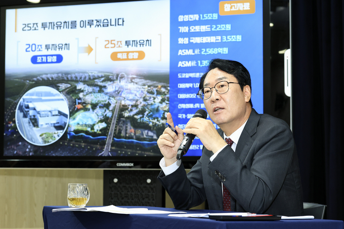 정명근 화성특례시장이 민선 8기 출범 3주년을 맞아 1일 시청 대회의실에서 언론 브리핑을 하고 있다. (사진=화성시 제공)