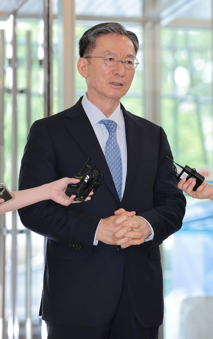 정성호 법무부 장관 후보자가 1일 서울 종로구 적선동에 마련된 인사청문회 준비 사무실로 출근하며 소감을 밝히고 있다. (사진=연합뉴스)