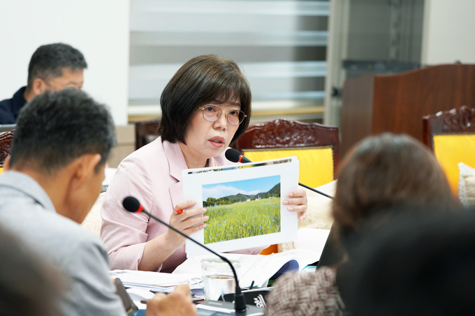 행정사무감사를 하는 오혜자 부의장. (사진=양평군의회 제공)