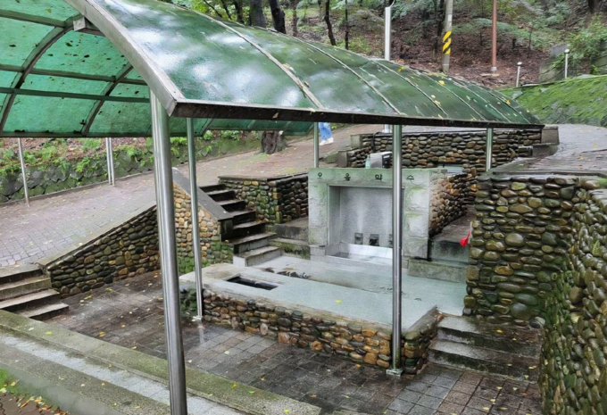 강화읍 대산리에 있는 오읍약수터 모습. ( 사진 = 인천시 전경) 