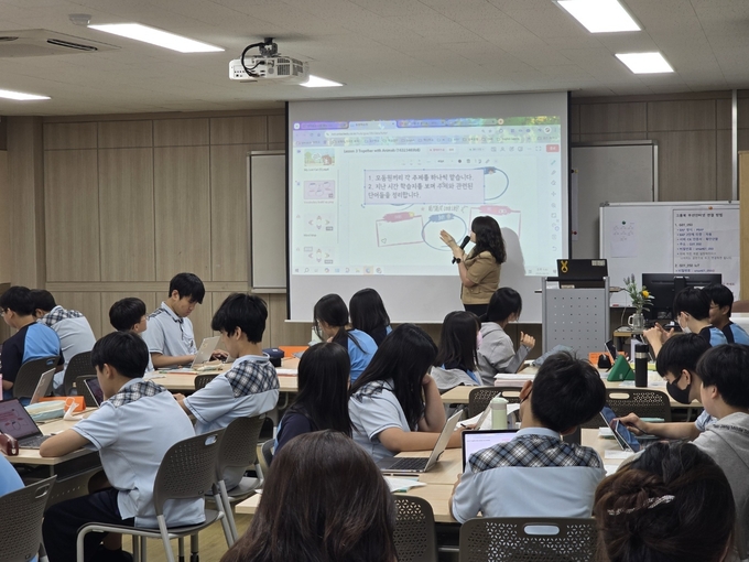 수원 태장중학교에서 하이러닝 수업이 진행되고 있다. (사진=수원교육지원청 제공)