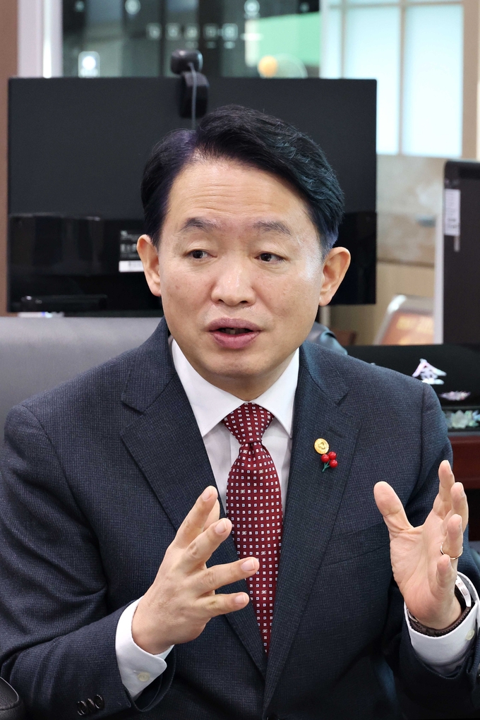 김찬진 동구청장이 지난 3년을 돌아보고, 앞으로의 1년 계획을 밝히고 있다. ( 사진 = 동구 제공 )