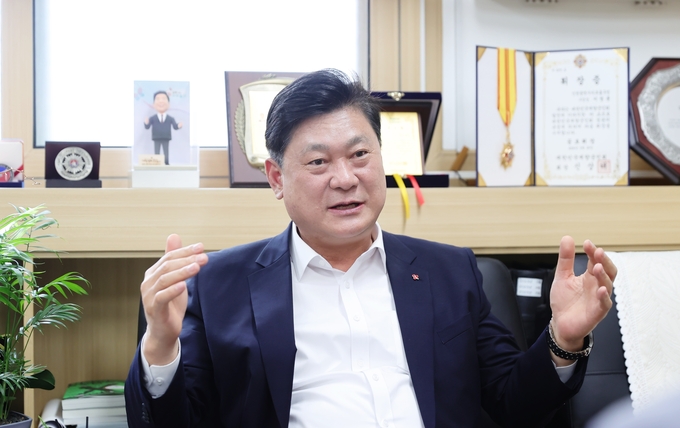 이영훈 미추홀구청장이 민선 8기 남은 1년 계획을 설명하고 있다. ( 사진 = 미추홀구 제공 )