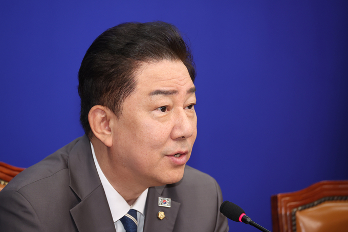 김병기 더불어민주당 당대표 직무대행 겸 원내대표가 7일 국회에서 최고위원회의를 주재하고 발언하고 있다. (사진=연합뉴스)