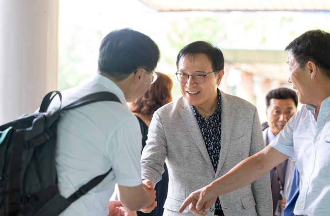 7일 임태희 경기도교육감이 여주자영농업고등학교와 국제첨단농업전문학교를 방문해 사업 진행 상황을 직접 확인하고 교직원과 학생들을 격려했다. (사진=경기도교육청 제공)