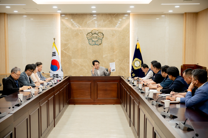 남양주시의회가 시의회 소회의실에서 한국노총 임원진과 간담회를 갖고 있다. (사진=남양주시의회 제공)