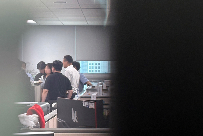  윤석열 전 대통령 배우자 김건희 여사와 관련한 의혹들을 수사하는 민중기 특별검사팀이 '공천 개입' 의혹 관련자들을 상대로 전격적인 동시다발 압수수색에 나선 8일 국회의원회관 내 윤상현 의원실의 모습. (사진=연합뉴스)