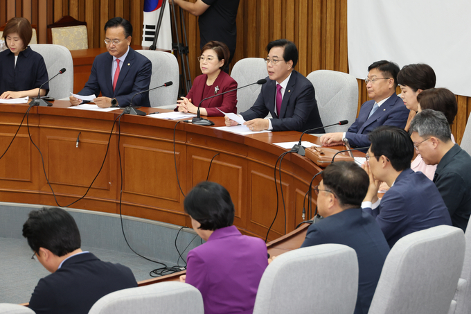 송언석 국민의힘 비대위원장 겸 원내대표가 8일 국회에서 열린 원내대책회의에서 발언하고 있다. (사진=연합뉴스)