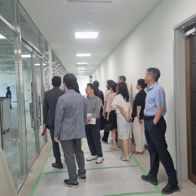 이천시가 청소년생활문화센터의 주요 시설을 점검하고 향후 운영 방향을 공유하는 시설물 사전 공개를 진행했다. (사진=이천시 제공)