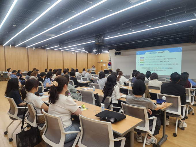 지난 7일 경기도교육청 컨퍼런스 룸에서 '2025 자율선택급식 정책자문단 워크숍'이 진행되고 있다. (사진=경기도교육청 제공)