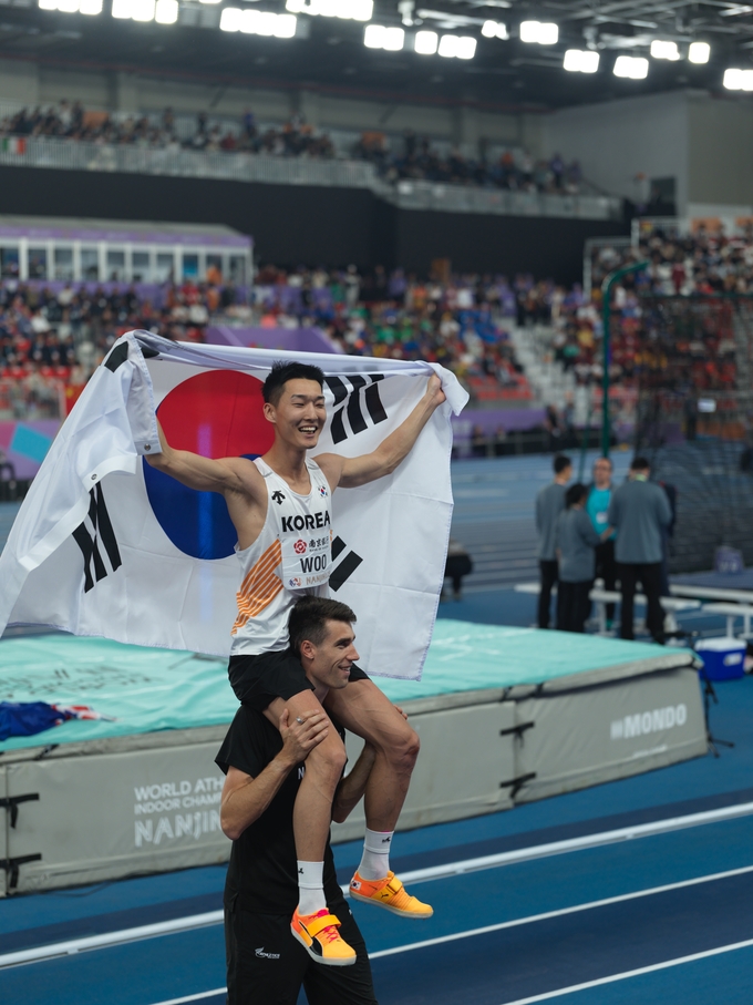 21일 중국 난징에서 열린 2025 세계실내육상선수권대회 남자 높이뛰기 결선에서 우승한 우상혁. (사진=용인시청 육상팀 제공)