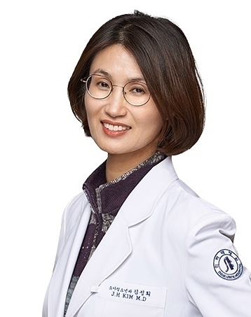 대한소아알레르기호흡기학회 신임 회장으로 취임한 인하대병원 소아청소년과 김정희 교수. ( 사진 = 인하대병원 제공 )