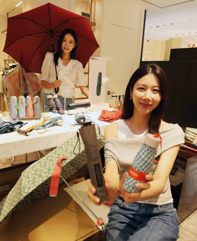 신세계 강남점, 스페인 우양산 브랜드 '애즈펠레타(주틴 우산)' 팝업 선봬 (사진=신세계백화점 제공)