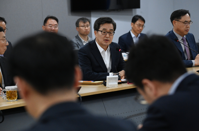 김동연 경기도지사가 지난 4월 29일 오후 수원시 영통구 경기도청사 서희홀에서 열린 도정점검회의에서 모두발언을 하고 있다. (사진=옥지훈 기자)