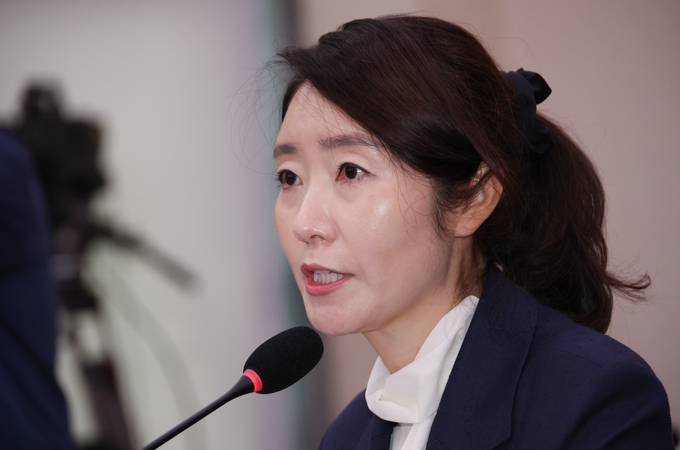 강선우 여성가족부 장관 후보자가 14일 국회 여성가족위원회에서 열린 인사청문회에서 질문에 답하고 있다. (사진=연합뉴스)