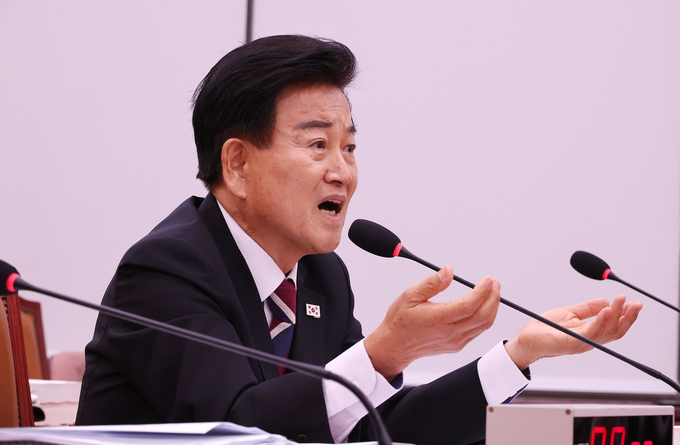 정동영 통일부 장관 후보자가 14일 국회 외교통일위원회에서 열린 인사청문회에 출석해 의원 질의에 답변하고 있다. (사진=연합뉴스)