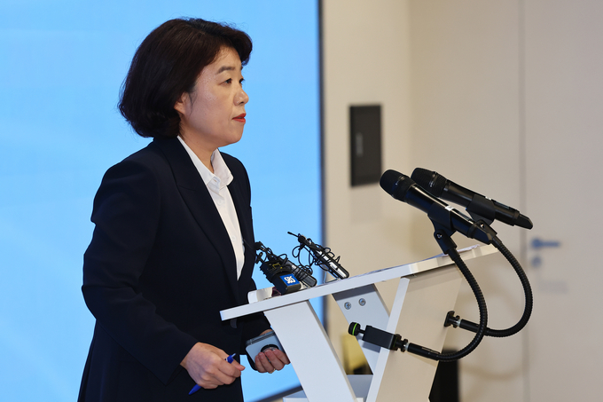  민중기 특별검사가 이끄는 김건희 특검의 오정희 특검보가 8일 서울 종로구 KT광화문빌딩에서 정례 브리핑을 하고 있다. (사진=연합뉴스)