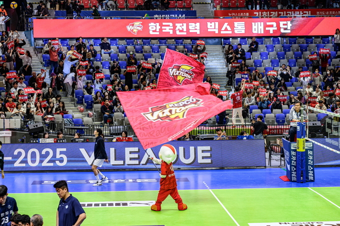 수원체육관에서 열린 한국전력 빅스톰 경기 응원 모습. (사진=수원시 제공)
