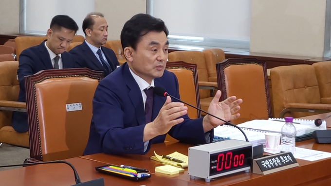 안규백 국방부 장관 후보자가 15일 국회 국방위원회에서 열린 인사청문회에서 의원 질의에 답변하고 있다. (사진=한주희 기자)