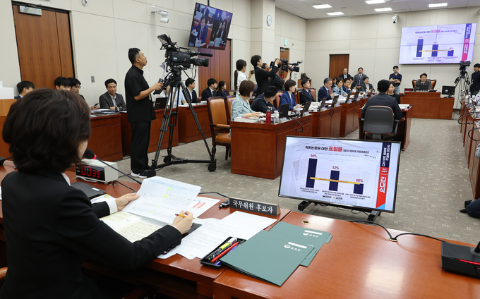 이진숙 사회부총리 겸 교육부 장관 후보자가 16일 서울 여의도 국회 교육위원회에서 열린 인사청문회에서 논문 표절 의혹 등과 관련한 의원 질의에 답변하고 있다. (사진=연합뉴스)